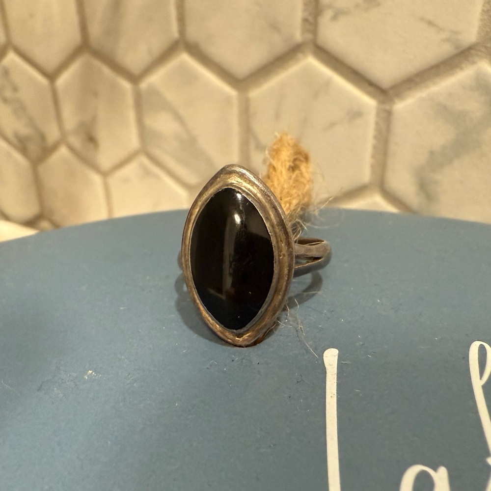 Artisan Elegant Black Silver Ring